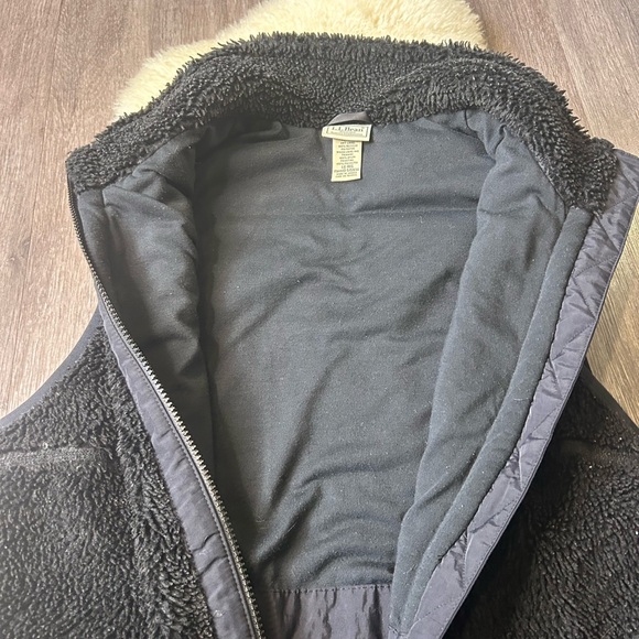 L.L. Bean Black Sherpa Fleece Vest with Zip Front - Picture 8 of 11